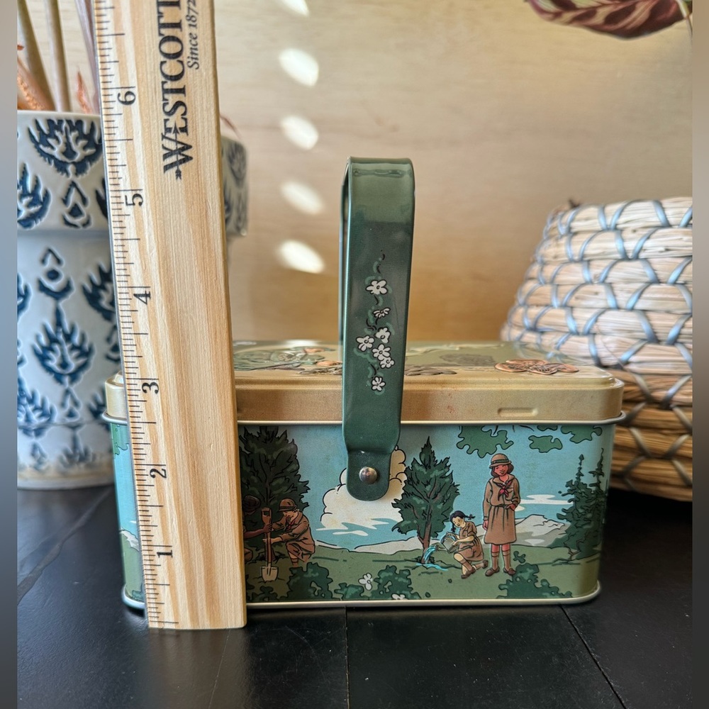 SOLD 💚 Adorable Girl Scouts Camping Pail Tin Box w/ Handle - Picture 10 of 11